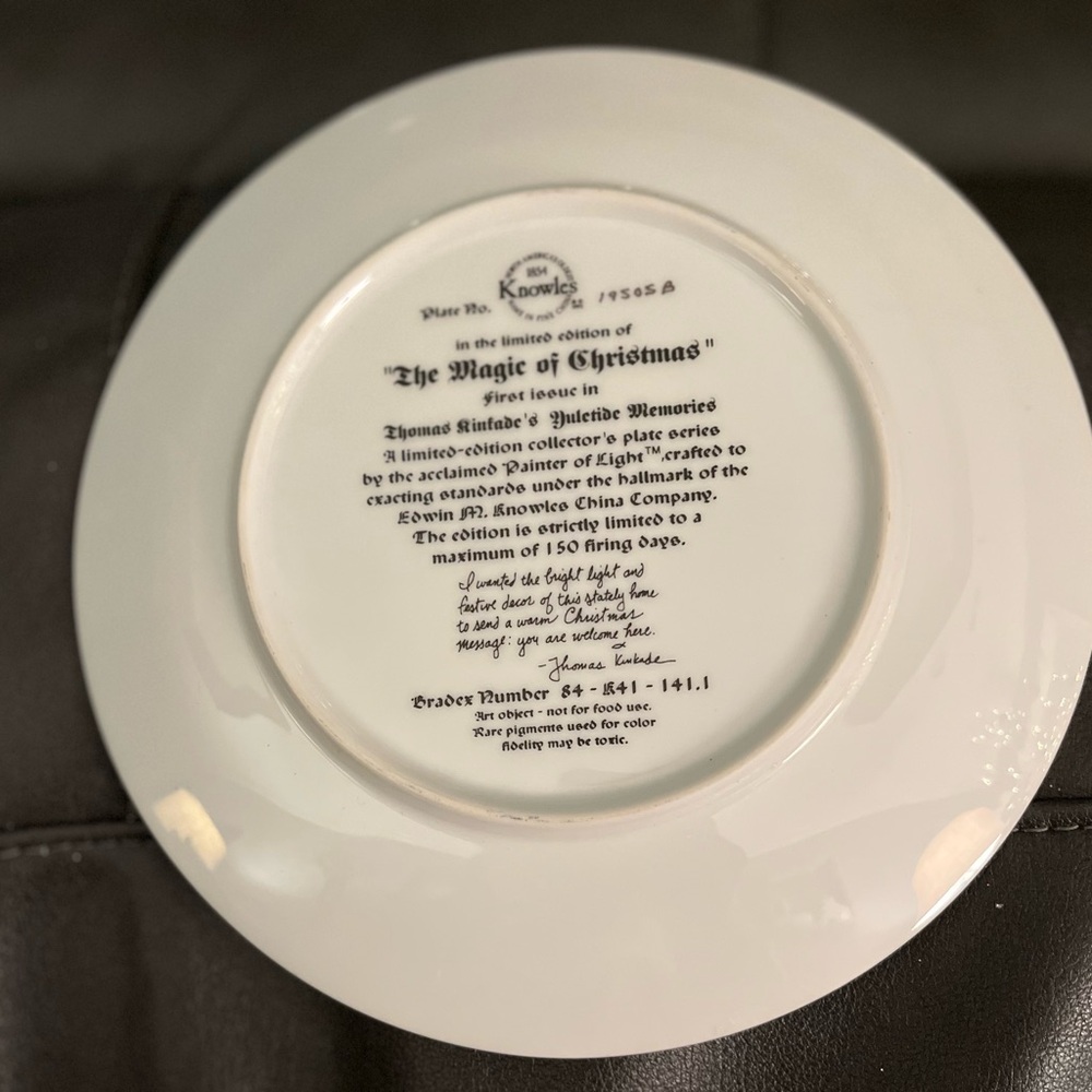 Thomas Kinkaid Magic of Christmas plate. - Picture 2 of 2